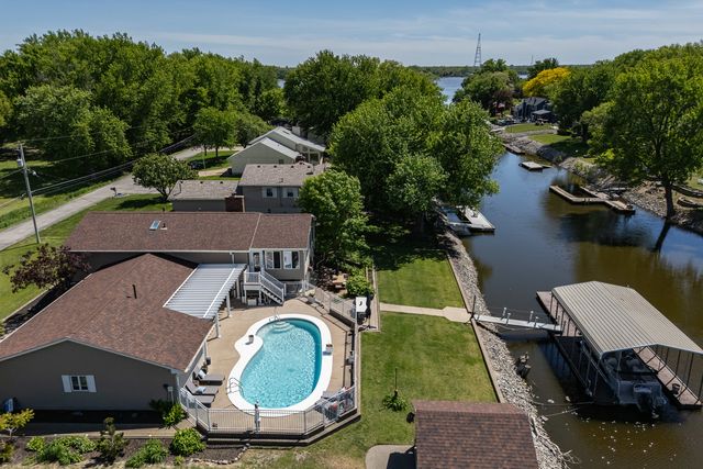 3530 E Harbor Drive, Bettendorf, IA 52722