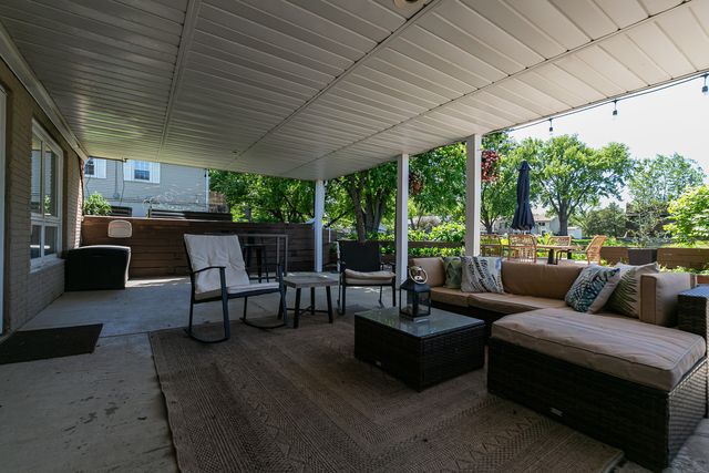 3530 E Harbor Drive, Bettendorf, IA 52722