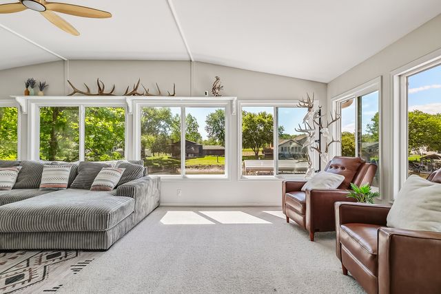 3530 E Harbor Drive, Bettendorf, IA 52722