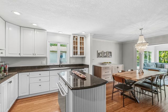 3530 E Harbor Drive, Bettendorf, IA 52722