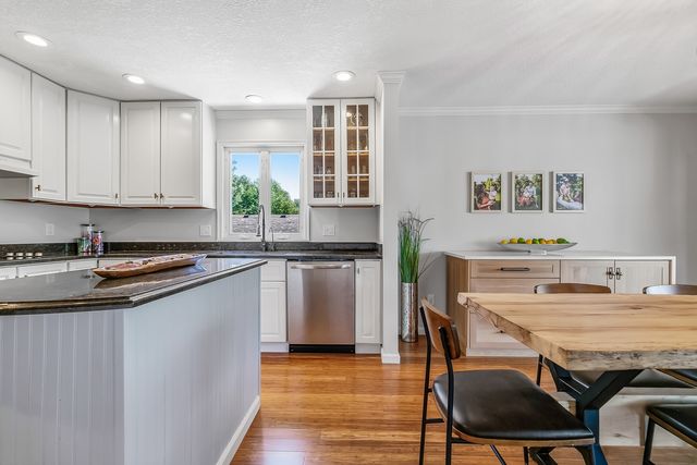 3530 E Harbor Drive, Bettendorf, IA 52722