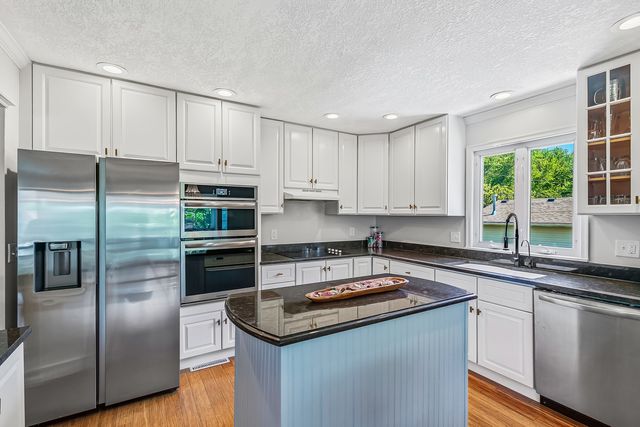 3530 E Harbor Drive, Bettendorf, IA 52722