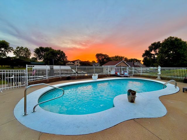 3530 E Harbor Drive, Bettendorf, IA 52722