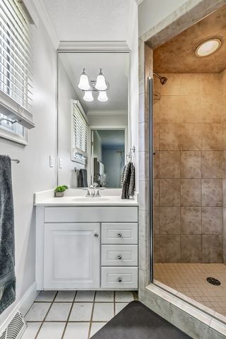 3530 E Harbor Drive, Bettendorf, IA 52722