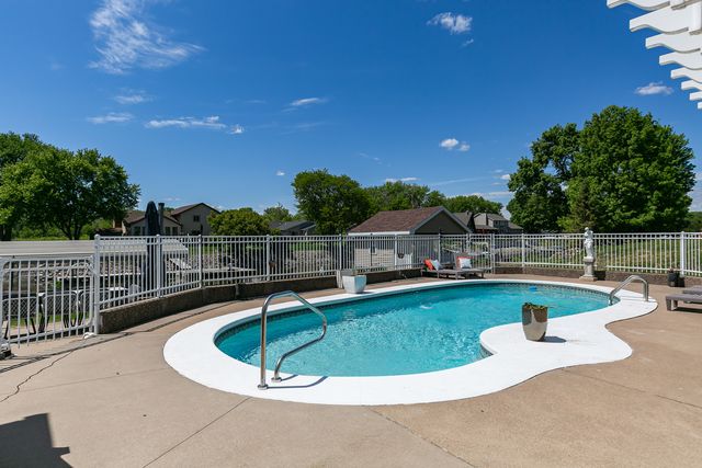 3530 E Harbor Drive, Bettendorf, IA 52722