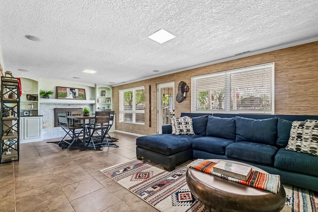 3530 E Harbor Drive, Bettendorf, IA 52722