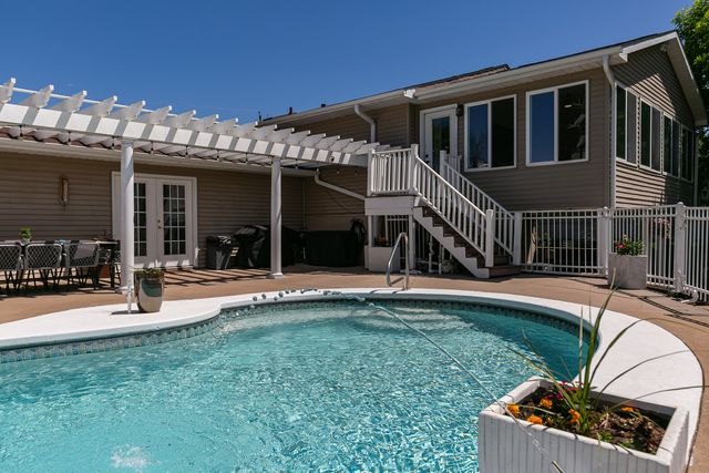 3530 E Harbor Drive, Bettendorf, IA 52722