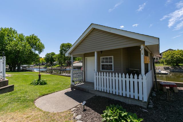 3530 E Harbor Drive, Bettendorf, IA 52722