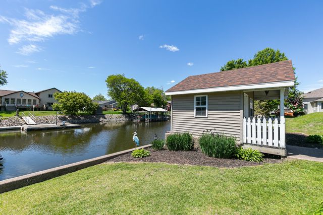 3530 E Harbor Drive, Bettendorf, IA 52722