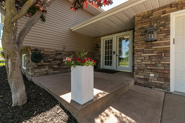 3530 E Harbor Drive, Bettendorf, IA 52722