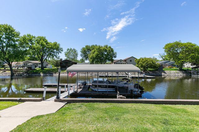 3530 E Harbor Drive, Bettendorf, IA 52722