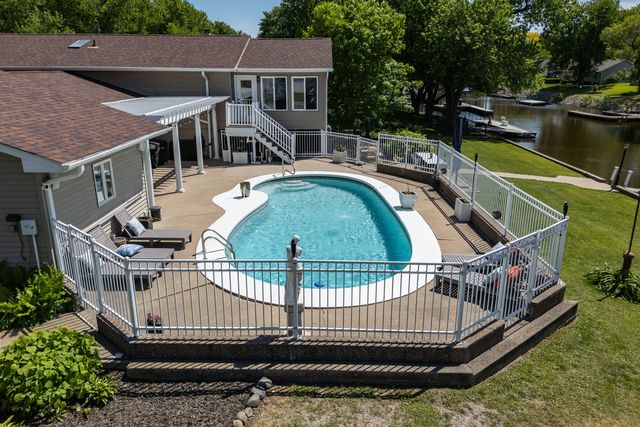 3530 E Harbor Drive, Bettendorf, IA 52722