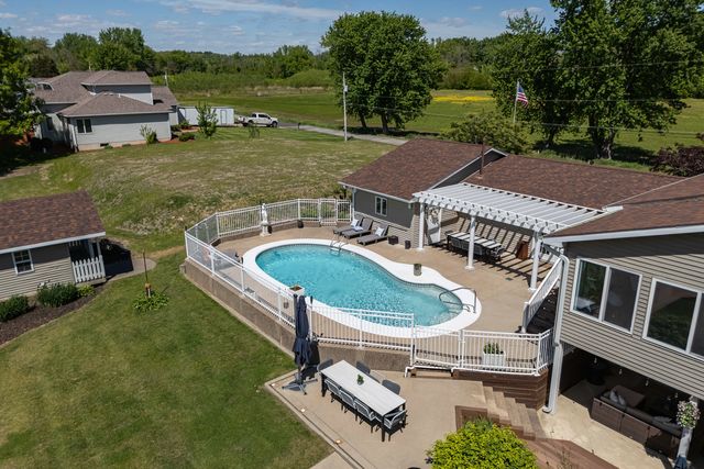 3530 E Harbor Drive, Bettendorf, IA 52722