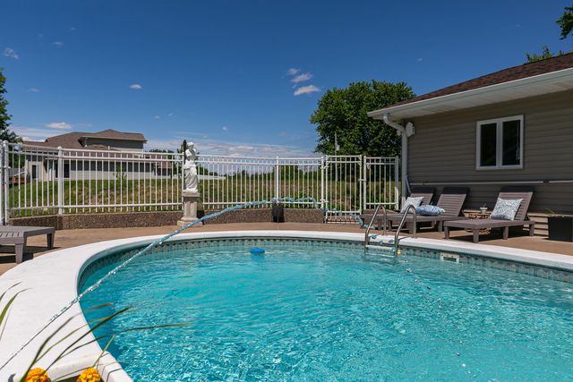 3530 E Harbor Drive, Bettendorf, IA 52722