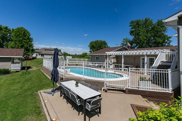 3530 E Harbor Drive, Bettendorf, IA 52722