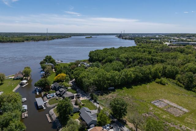 3530 E Harbor Drive, Bettendorf, IA 52722