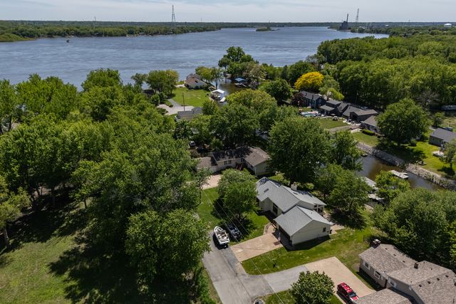 3530 E Harbor Drive, Bettendorf, IA 52722