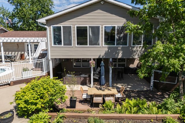 3530 E Harbor Drive, Bettendorf, IA 52722
