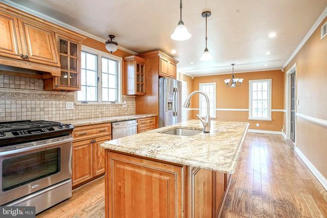 32 ALBERTUS DR, Williamstown, NJ 08094