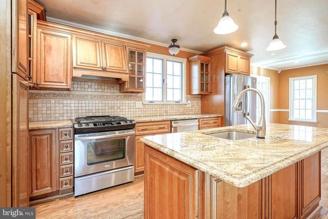 32 ALBERTUS DR, Williamstown, NJ 08094