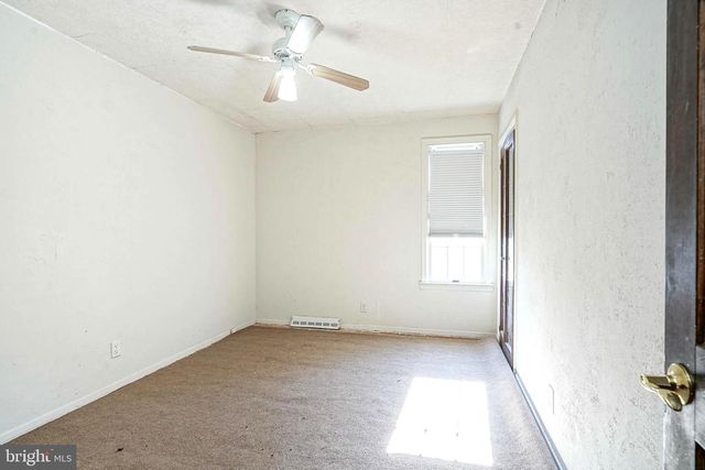 32 ALBERTUS DR, Williamstown, NJ 08094