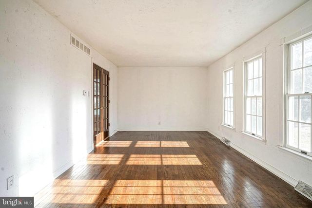 32 ALBERTUS DR, Williamstown, NJ 08094