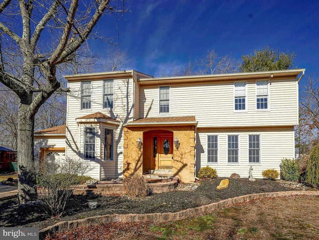 32 ALBERTUS DR, Williamstown, NJ 08094