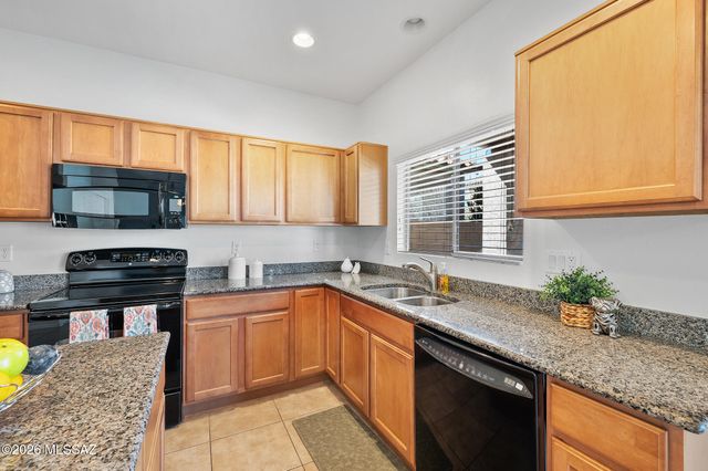 444 W Calle Sombra Linda, Sahuarita, AZ 85629