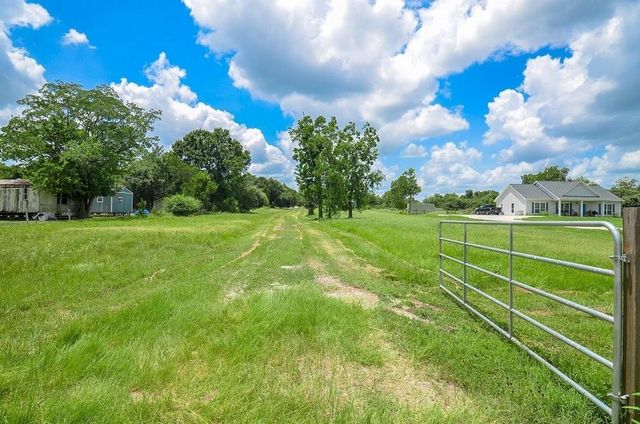 3853 College Street, Sealy, TX 77474