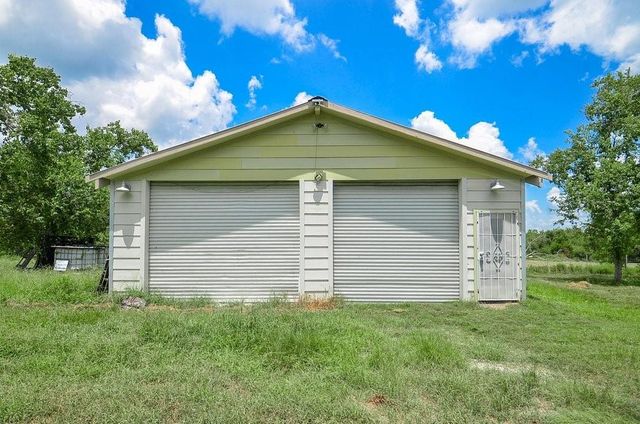 3853 College Street, Sealy, TX 77474