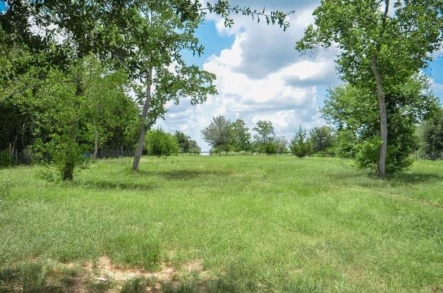 3853 College Street, Sealy, TX 77474