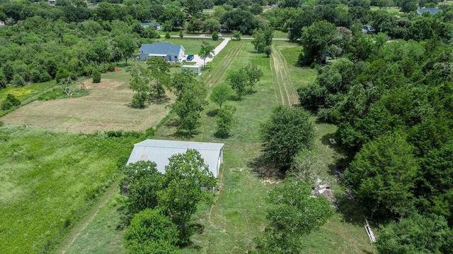 3853 College Street, Sealy, TX 77474