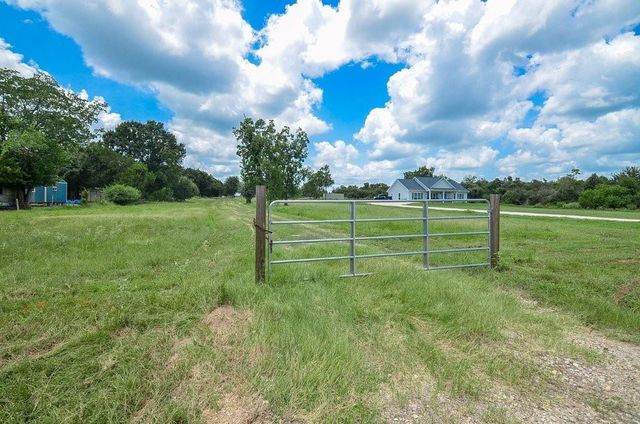 3853 College Street, Sealy, TX 77474