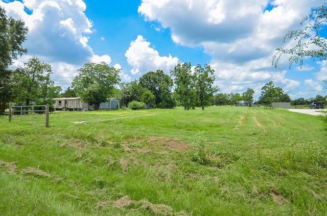 3853 College Street, Sealy, TX 77474