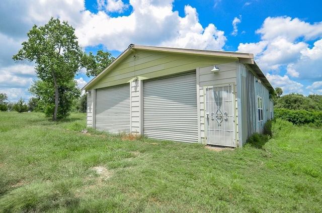 3853 College Street, Sealy, TX 77474