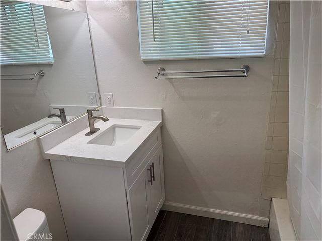 988 Valencia Street 4, Costa Mesa, CA 92626