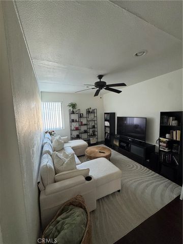 988 Valencia Street 4, Costa Mesa, CA 92626