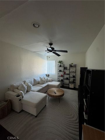 988 Valencia Street 4, Costa Mesa, CA 92626