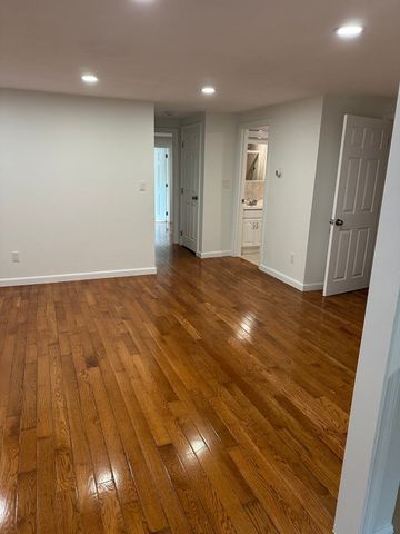 251 Neponset St 3, Canton, MA 02021