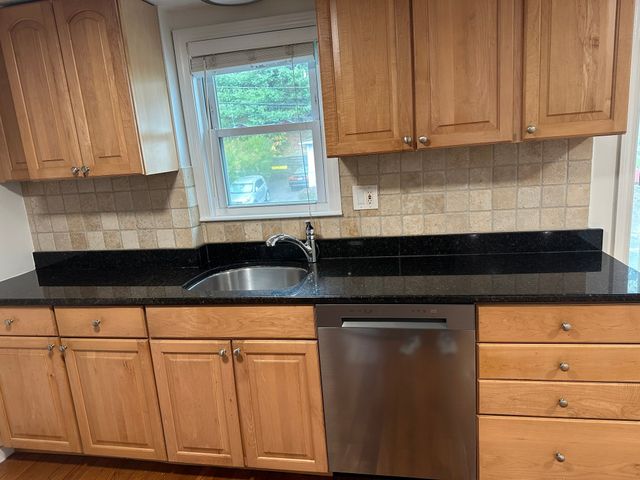 251 Neponset St 3, Canton, MA 02021
