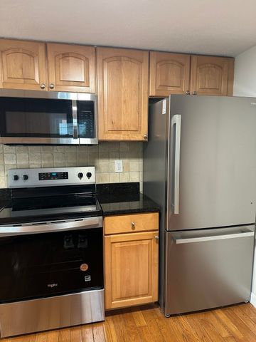 251 Neponset St 3, Canton, MA 02021