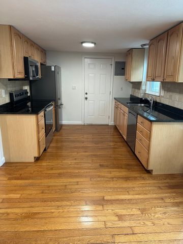 251 Neponset St 3, Canton, MA 02021