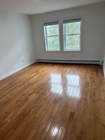 251 Neponset St 3, Canton, MA 02021