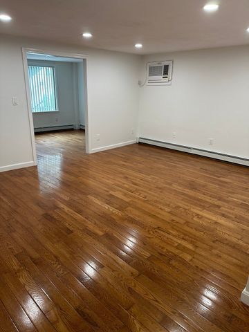 251 Neponset St 3, Canton, MA 02021