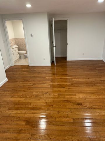 251 Neponset St 3, Canton, MA 02021