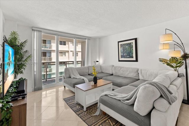 6917 Collins Ave 1512, Miami Beach, FL 33141