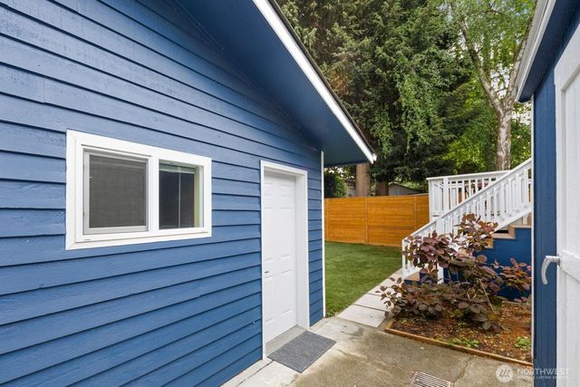 8604 29th Avenue NW, Seattle, WA 98117