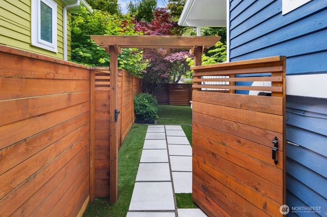 8604 29th Avenue NW, Seattle, WA 98117
