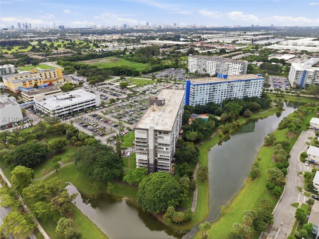 3850 Washington St 808, Hollywood, FL 33021