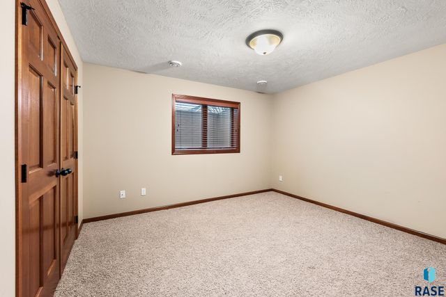 4504 E Kearney Pl Place, Sioux Falls, SD 57110